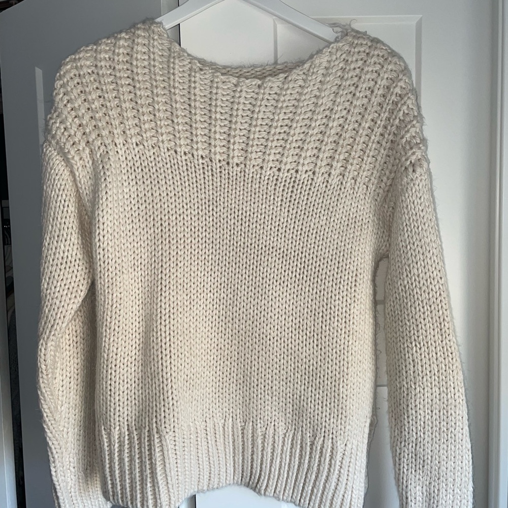 White crew neck chunky knit sweater
